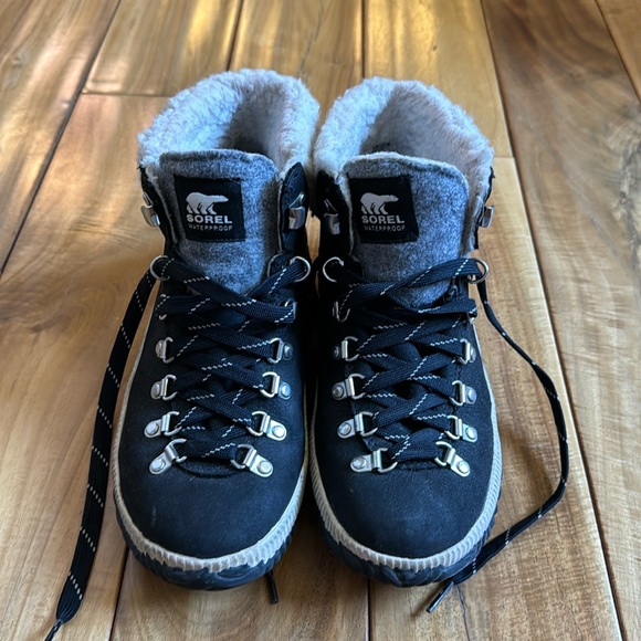 Sorel Out N About Conquest black size 8.5 euc - Picture 1 of 3